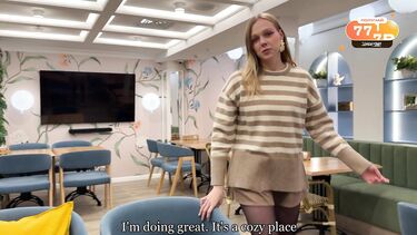 Шлюховатая русская девушка из Тиндера трахается в туалете кафе с парнем