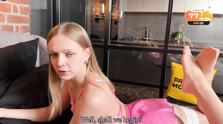 Разговорчивый клиент поболтал с русской проституткой в чулках перед сексом