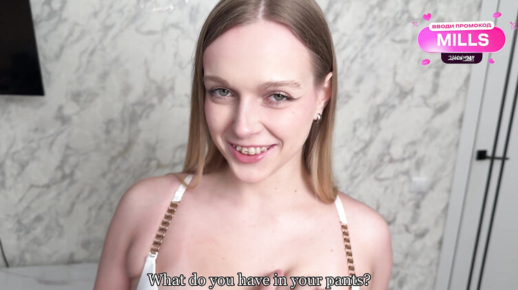 Русский парень подарил сводной сестре сексуальное белье и трахнул ее в нем