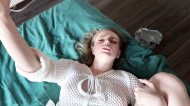 Arisha Mills: Мстительная русская блондинка изменяет парню со сводным братом за его измену