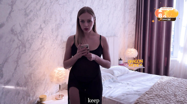 Безработная русская шалашовка без денег трахается с курьером за кроссовки