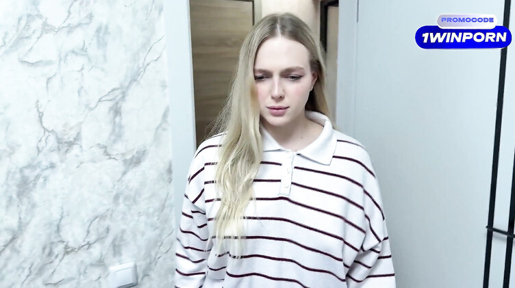 Arisha Mills: Тупая русская пизда отдалась незнакомому парню за коробку от iPhone