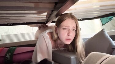 Сперма в киске: Голая мачеха с анальной пробкой в жопе застряла в кровати и оттрахана пасынком