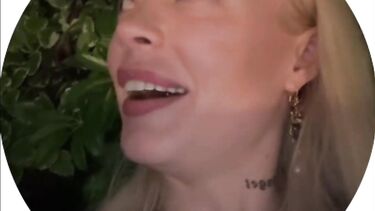 Русская шалава в Тиндере подцепила парня и сделала ему минет на свидании