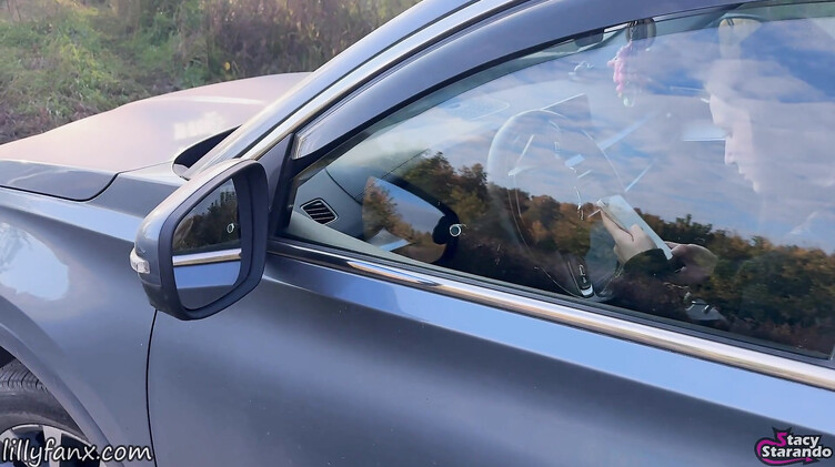 Stacy Starando: Легкомысленная русская девка публично трахается в машине с эксгибиционистом