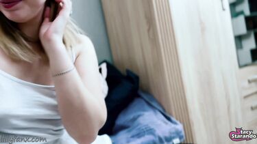 Озорная русская жена соблазняет друга мужа пока тот уехал в командировку