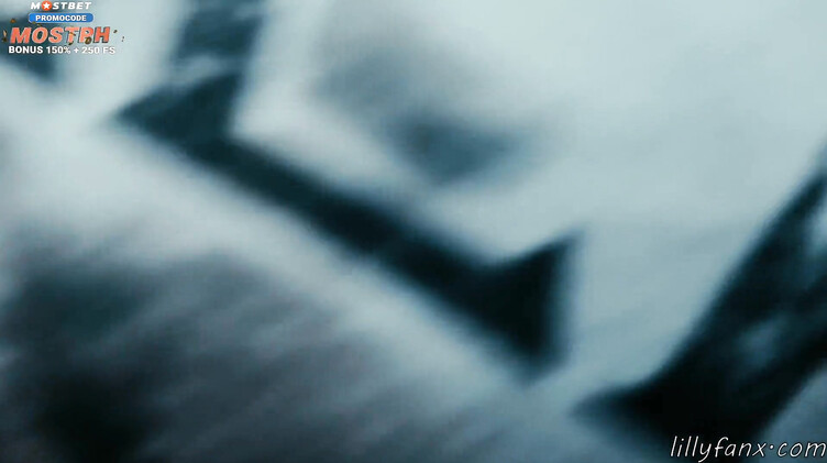 БДСМ и Фетиш: Лысый русский парень раб вылизывает пизду своей госпожи за непомытую посуду