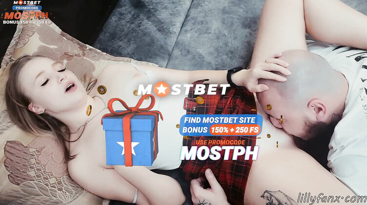 Оргазм: Лысый русский парень раб вылизывает пизду своей госпожи за непомытую посуду