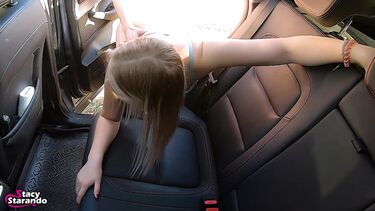 Незнакомец около шоссе подошел и трахнул мастурбирующую вибратором красотку