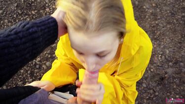 Случайная встреча с бывшей девушкой завершилась любительским минетом на улице