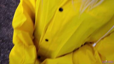 Случайная встреча с бывшей девушкой завершилась любительским минетом на улице