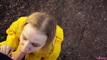 Деревенское порно: Случайная встреча с бывшей девушкой завершилась любительским минетом на улице