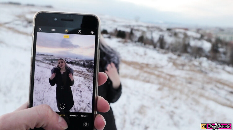 Любительский секс на природе в зимнее время с русской блондой