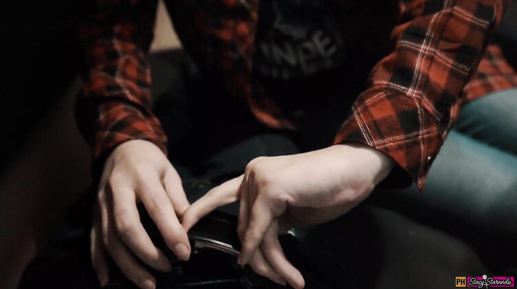 Легкодоступная русская попутчица сделала минет незнакомому парню в купе поезда