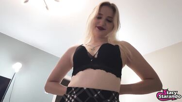 Брюнетка слюняво отсасывает: Две русские подружки занялись групповым сексом МЖМЖ со своими парнями