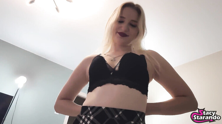 Две русские подружки занялись групповым сексом МЖМЖ со своими парнями