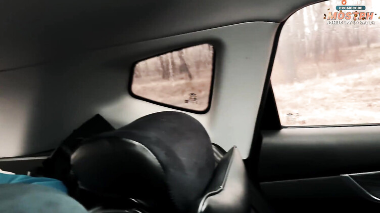 Социальный эксперимент русской блондинки блогерши закончился сексом в машине