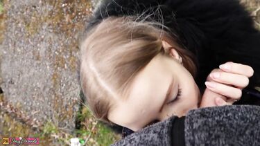 Шлюховатая русская студентка сосет член и трахается на природе с сокурсником