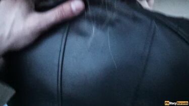 Парень кончил в трусики своей девушки после секса возле железной дороги