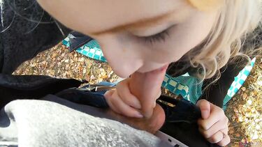 В одежде: Любительский секс в лесу с окончанием в рот красивой русской блондинки