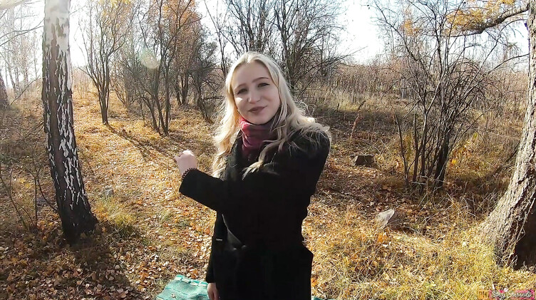 Любительский секс в лесу с окончанием в рот красивой русской блондинки