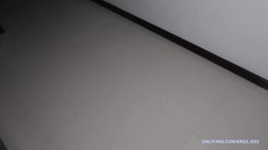 Брюнетка слюняво отсасывает: Грабитель в маске ворвался в дом Крисс Кисс и наполнил спермой ее писечку