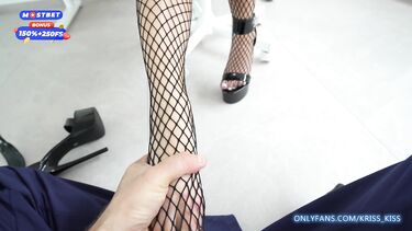 В сетке: Послушный подчиненный качественно трахнул начальницу и кончил ей на лицо