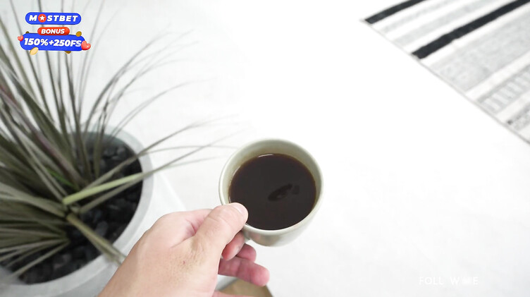 Послушный подчиненный качественно трахнул начальницу и кончил ей на лицо