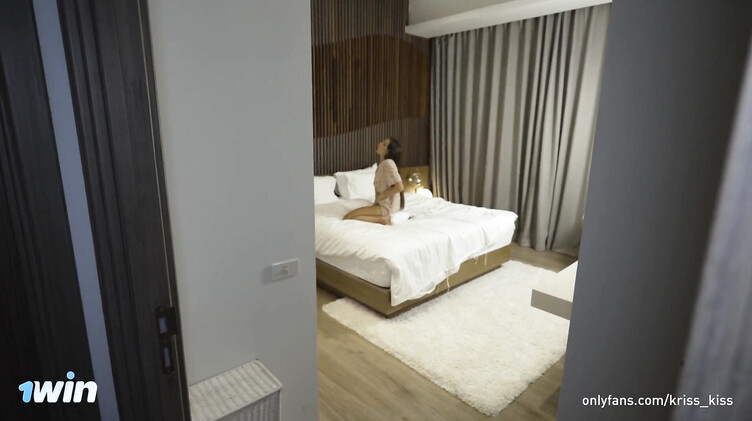 Сводный братик стукач трахнул красивую русскую сестру за свое молчание