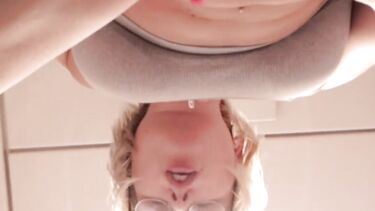 Интимная стрижка: Секс видео в поезде Москва - Владивосток от русской пары