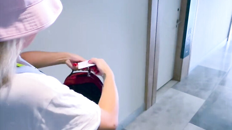 Русский пикапер познакомился с красоткой Андрэ на улице в Батуми и трахнул ее в отеле