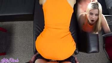 Трахнул русскую раком и кончил спермой на ее оранжевое обтягивающее платье