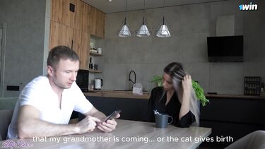 Сестра сделала брату возбуждающий коктейль и трахнула его дымящийся стояк