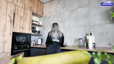 Русская милфа соблазнила мужа на час на минет и секс у нее дома