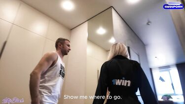 Русская милфа соблазнила мужа на час на минет и секс у нее дома