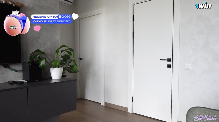 Русский отчим застукал падчерицу с вибратором в спальне и трахнул ее