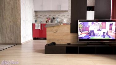 Младшая сестра заехала в гости и засветила сиськи в ванной - брат ее трахнул