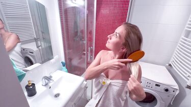 Мамаша сосет член: Трах с русской милфой в ванной и на стиралке