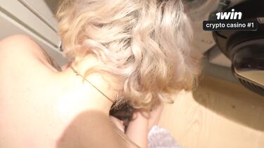 Тупая сводная сестра застряла в стиралке, я стянул шорты и выебал ее