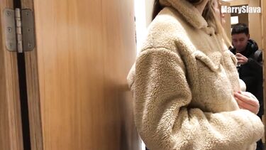 Я реально отсосала своему парню в примерочной торгового центра