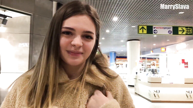 Я реально отсосала своему парню в примерочной торгового центра