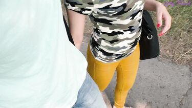 Запикапил русскую девчонку в парке и трахнул у дерева