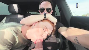 В машине: Глубокий слюнявый минет в Мерседесе и сперма в рот для рыжей подружки