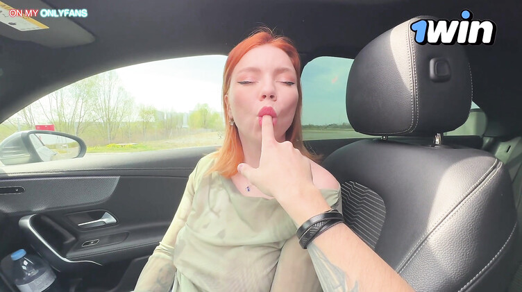 Глубокий слюнявый минет в Мерседесе и сперма в рот для рыжей подружки