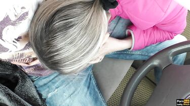 Попросила незнакомца подвезти и трахнулась с ним за проезд в машине