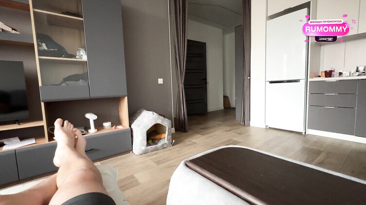 Брат подглядывал за переодевающейся старшей сестрой и спалился