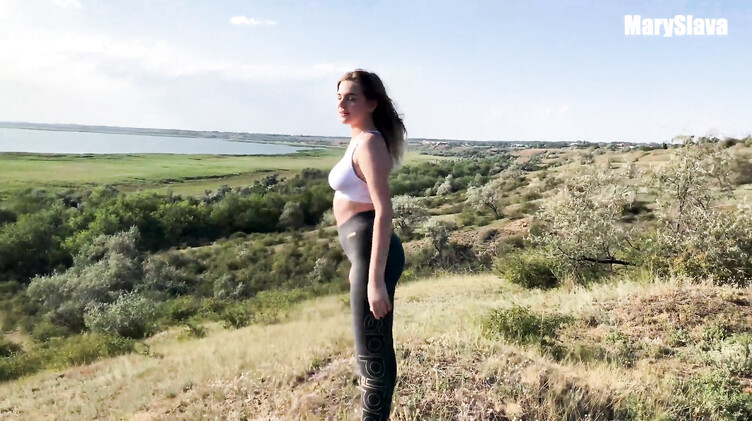 MarySlava: Трахаемся с подружкой в деревне на природе во время заката