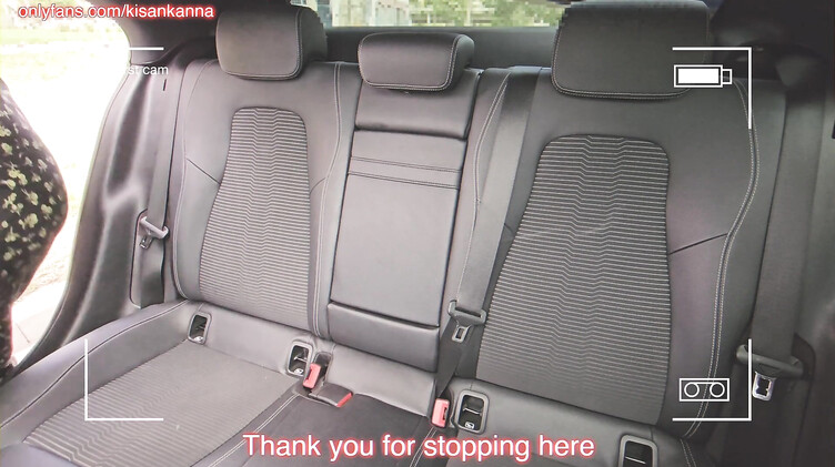 Оргазм: Русская мастурбирует и сквиртует в такси на заднем сиденье