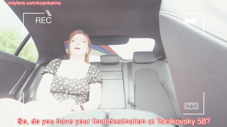 Русская мастурбирует и сквиртует в такси на заднем сиденье