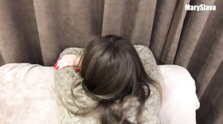 Зашел к молодой соседке за сахаром и трахнул ее на кухне